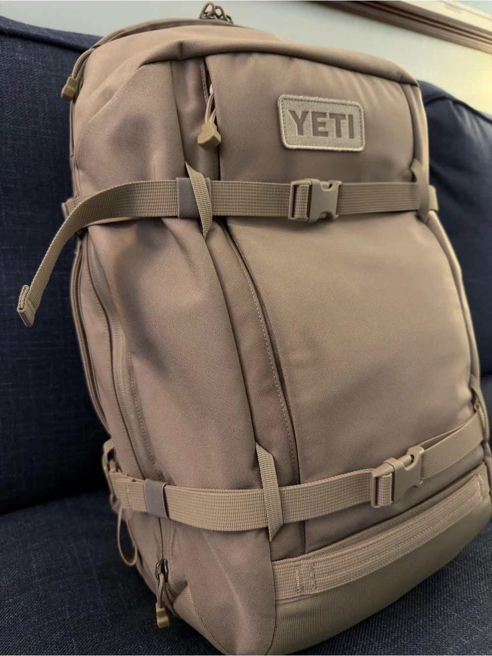 NWOT Yeti Men's Crossroads 27L Backpack with Strap Buckles